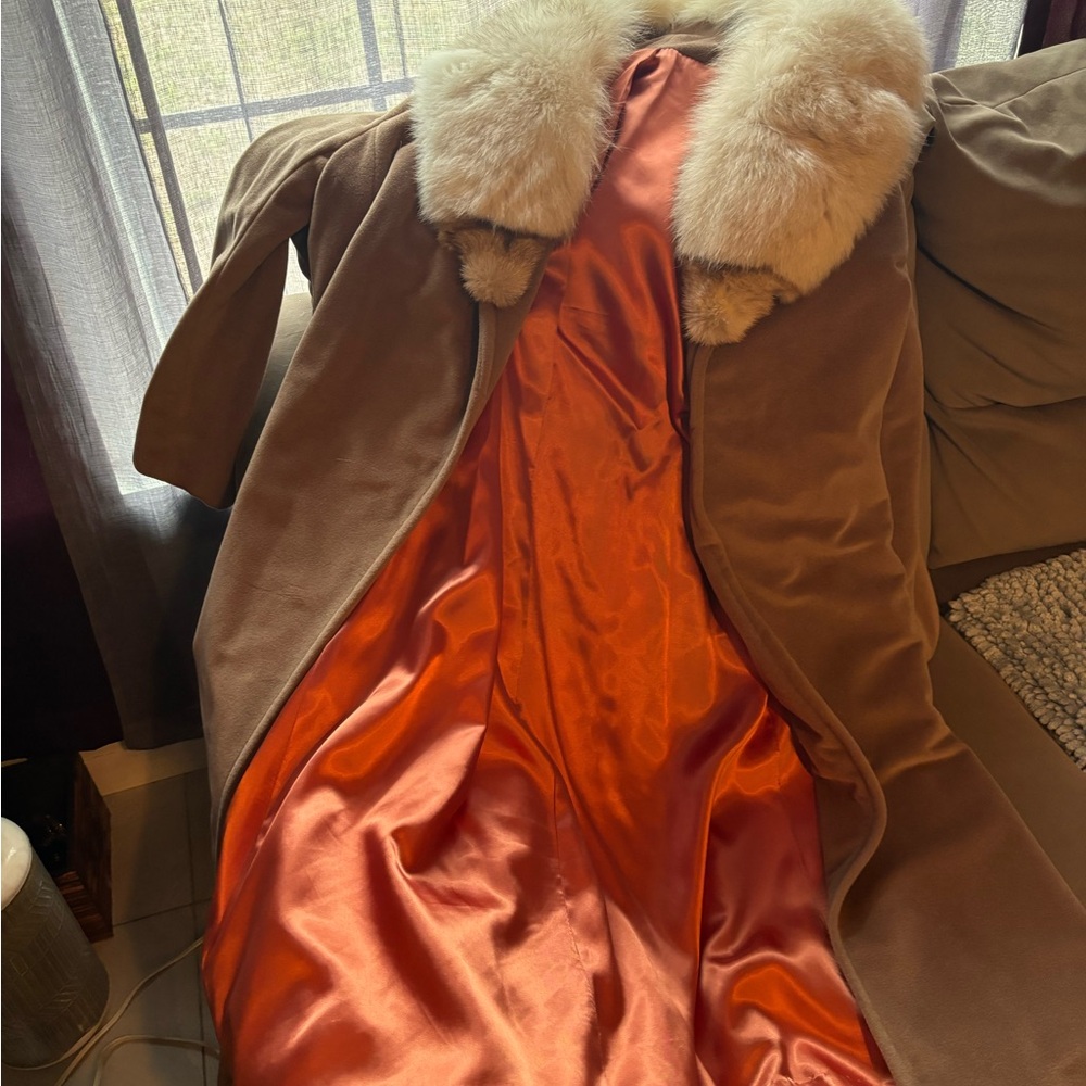 Woman coat - Picture 10 of 10